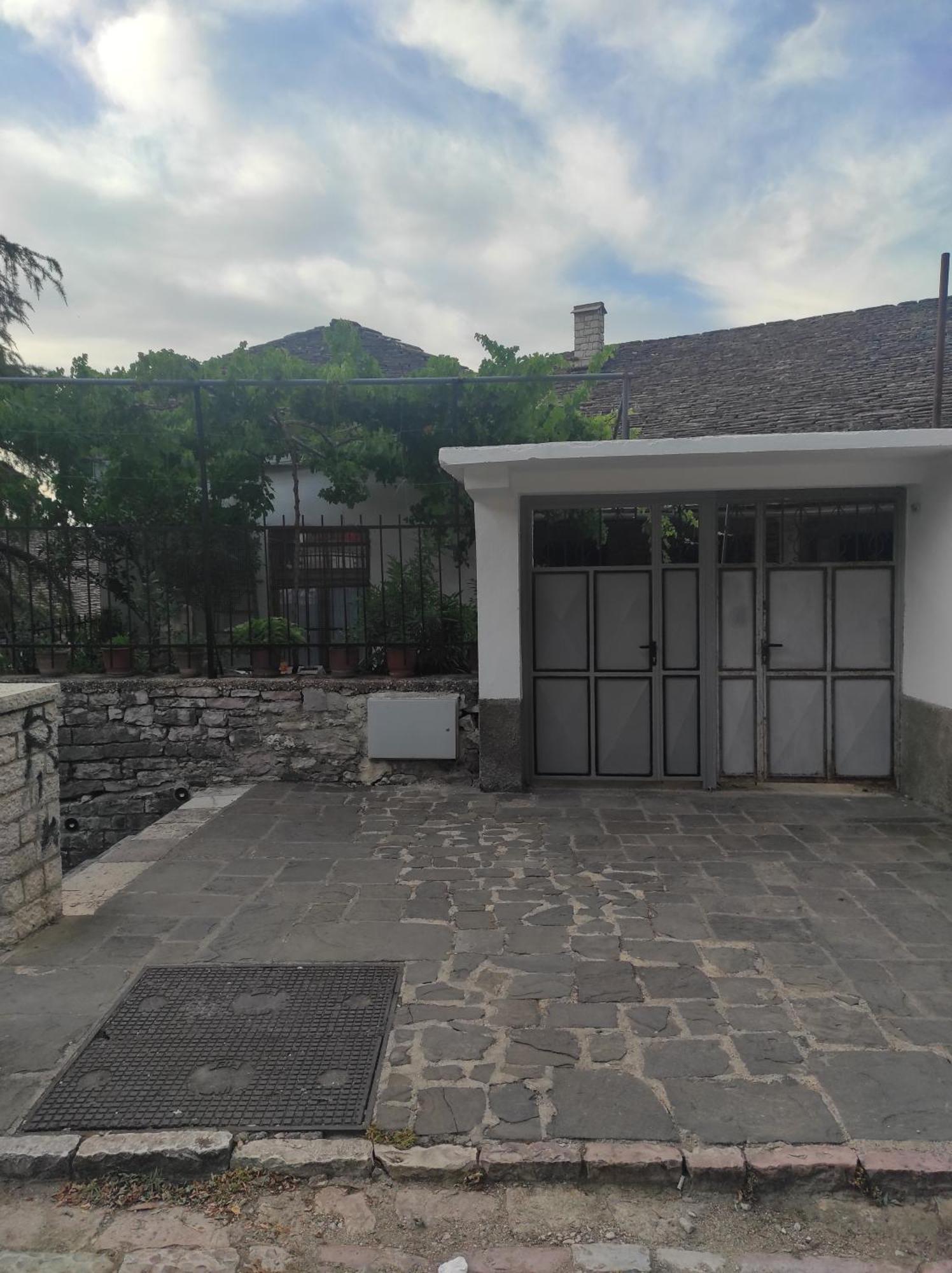 Xheison Apartment Gjirokaster Exterior photo