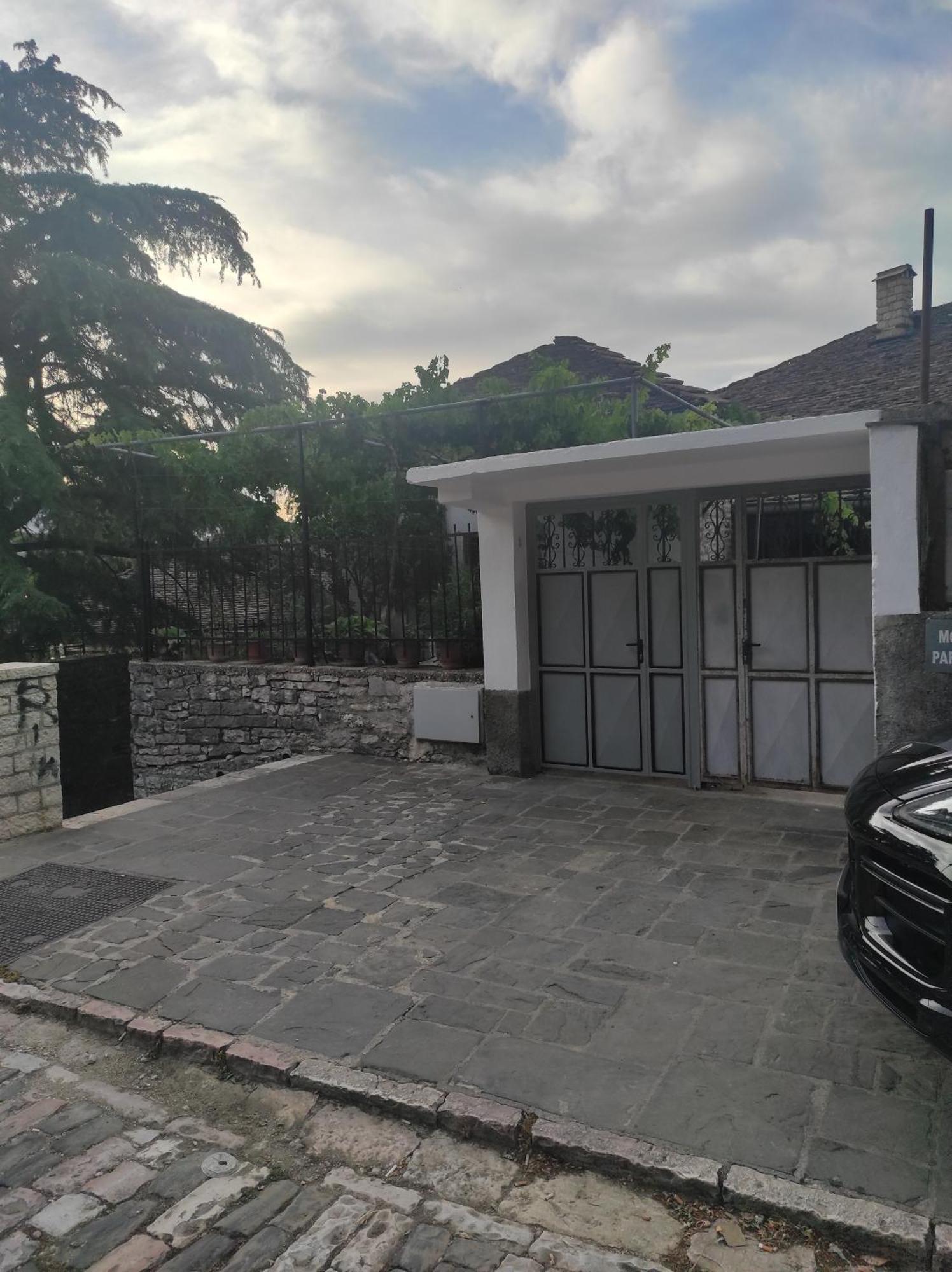 Xheison Apartment Gjirokaster Exterior photo